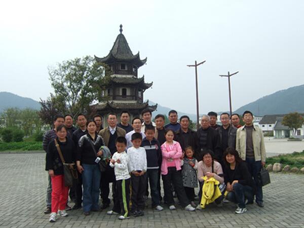 公司動態(tài)=五一前夕公司工會組織員工赴安徽黃山旅游-01.jpg