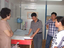 1544177545622.jpg 公司動態(tài)=2011年盛夏酷暑,公司領(lǐng)導(dǎo)慰問堅守生產(chǎn)一線的廣大員工-市行政服務(wù)中心西側(cè)商務(wù)樓項目.jpg