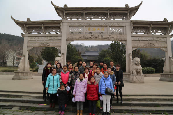 公司動態(tài)=三八節(jié)公司組織女員工旅游.jpg