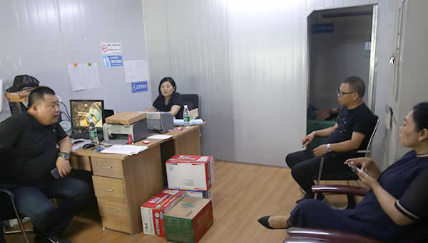 1564472450689.jpg 公司動(dòng)態(tài)=情牽一線項(xiàng)目組,高溫時(shí)節(jié)送清涼02.jpg