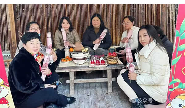 新聞=匠心卓藝 與“泥”相遇——江蘇創(chuàng)盛開展慶三八陶藝制作活動-04.jpg
